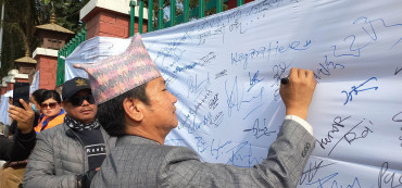 साबुन उद्योग माथिको रोक्का फुकुवा गर्न माग गर्दै हस्ताक्षर अभियान